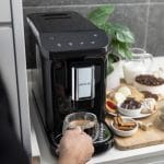 Cremmaet Macchia Black Macchina da caffè Cecotec mega-automatica compatta con 19 bar e sistema Thermoblock. - immagine 4