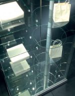 VETRINA 6 FARETTI LED 4000K - RIPIANI GIREVOLI CON MOTORE -143x53x200h - CRISTALLI TEMPERATI MADE IN ITALY - immagine 2