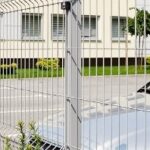 Palo Tubolare Grigio Chiaro 50x50 mm - Altezza Palo 208 cm - Completo di 3 piastrine - a tassellare