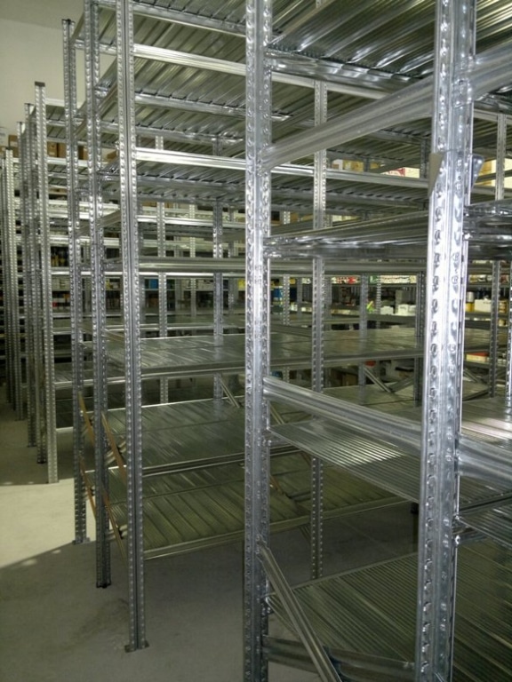 zoom_2155-0-6067804d.jpg Scaffalatura industriale a ripiani lunghezza 12 metri , altezza 2,50 mt, profondità 50 cm con 5 ripiani in altezza - immagine 1