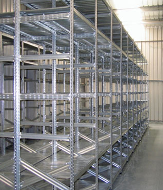 zoom_2376-0-6067804d.jpg Scaffalatura industriale a ripiani lunghezza 10,5 metri , altezza 2,00 mt, profondità 40 cm con 4 ripiani in altezza - immagine 1