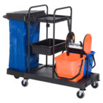 Carrello Pulizie Professionale a 3 Ripiani con Sacco per Immondizia, Ganci per Scopa, Secchio Lavapavimenti con Strizzatore per Mocio e 5 Ruote, per Hotel e Albergo, 111x63,3x103 cm, Nero