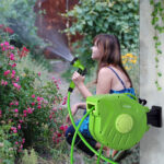 Avvolgitubo da Giardino Retrattile con Tubo dell'Acqua 20 m, Rullo Avvolgitubo da Parete Girevole a 180°, Avvolgitubo Automatico Tubo da Giardino per Irrigazione in plastica, Verde - immagine 2
