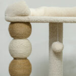 Torre per Gatti con Lettino, Piattaforma e Pallina Giocattolo, in Legno, Peluche e Iuta, 48,5x40x76 cm, Beige - immagine 8