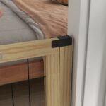 Cancelletto per Cani Estensibile con Porta e 2 Pannelli, Piedini Triangolari, 112-159x70 cm, Legno Naturale - immagine 8