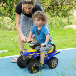 Quad Giocattolo per Bambini 18-36 Mesi con Licenza GOODYEAR con Luci e Suoni Realistici, Blu e Giallo, 60x31x42cm - immagine 2