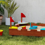Sabbiera per Bambini 3-7 Anni a Forma di Castello con 4 Sedute in Legno di Abete, 90x90x17 cm, Multicolore - immagine 9