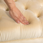 Panca Fondo Letto Imbottita con Rivestimento Trapuntato in Tessuto Effetto Velluto, 118x45x42 cm, Beige - immagine 8