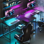 Scrivania Gaming Angolare con LED, Prese Elettriche, Supporto per Monitor e Scaffale, Nero - immagine 8
